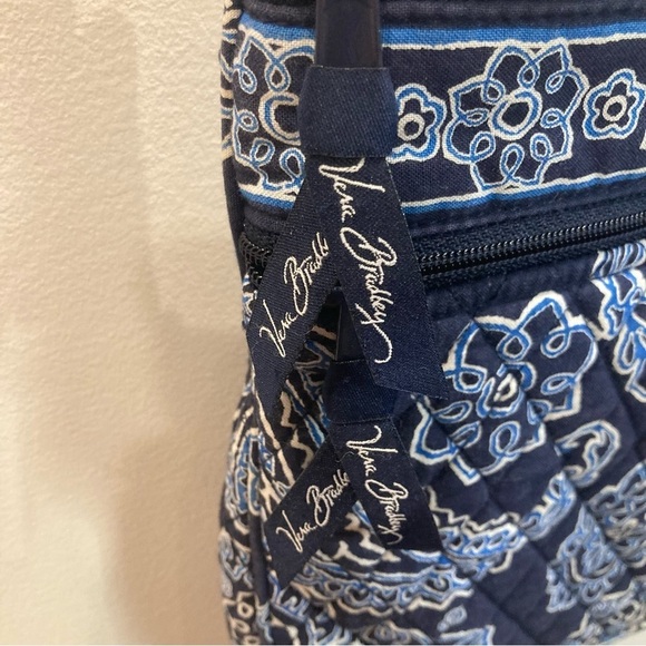 VERA BRADLEY Quilted Many Pockets Compartments Zipper Closure Crossbody Bag - Picture 3 of 10